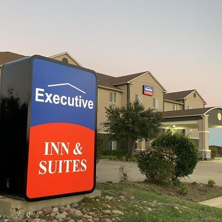Executive Inn & Suites Marlin Bagian luar foto